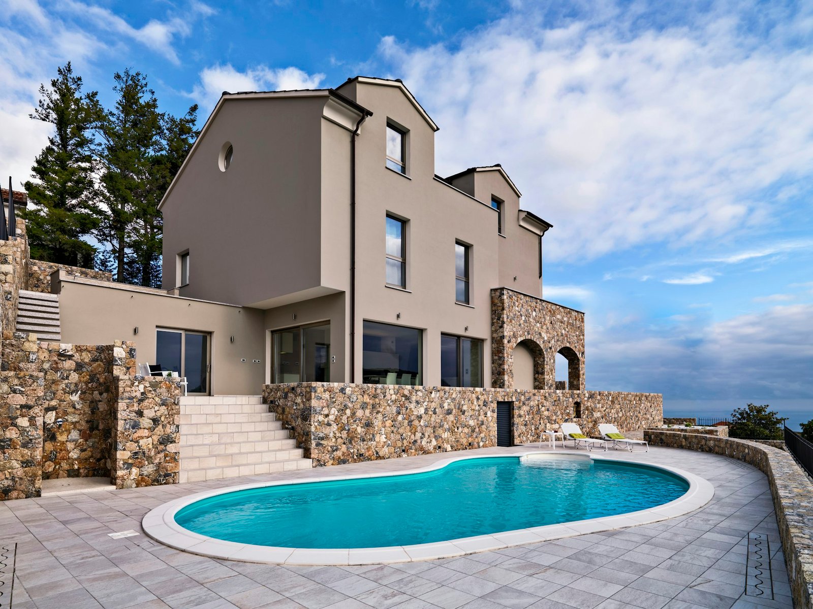 exteriors-view-of-a-modern-villa-in-the-foreground-the-swimming-pool.jpg